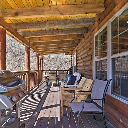 Gatlinburg Cabin With Loft And Game Room 1 Mi To Town Bagian luar foto