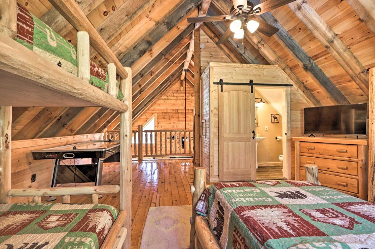 Gatlinburg Cabin With Loft And Game Room 1 Mi To Town Bagian luar foto