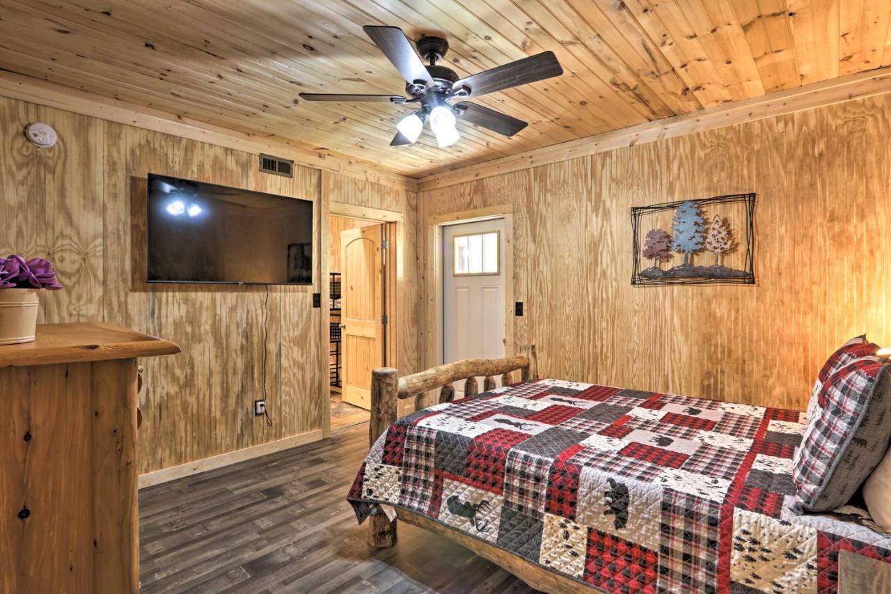 Gatlinburg Cabin With Loft And Game Room 1 Mi To Town Bagian luar foto