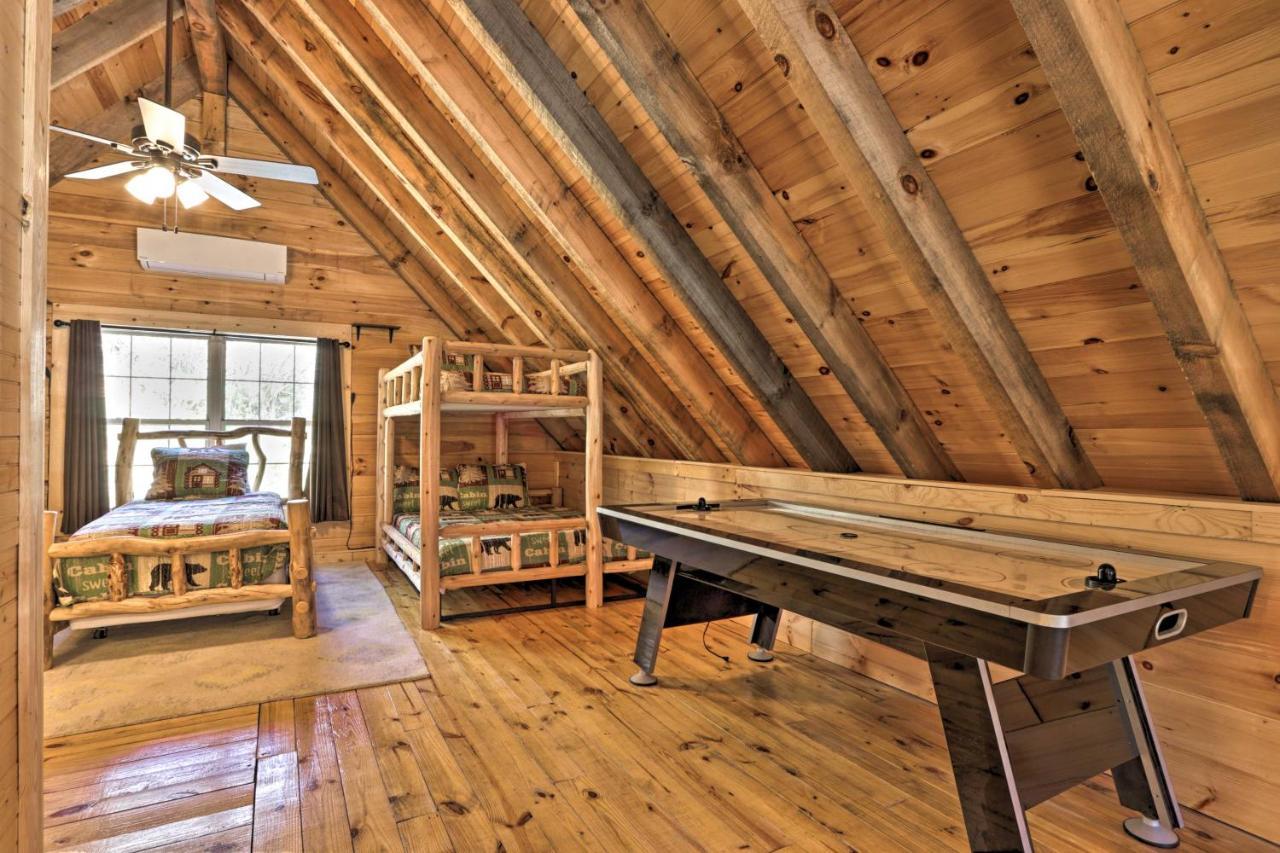Gatlinburg Cabin With Loft And Game Room 1 Mi To Town Bagian luar foto