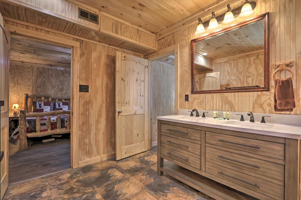 Gatlinburg Cabin With Loft And Game Room 1 Mi To Town Bagian luar foto
