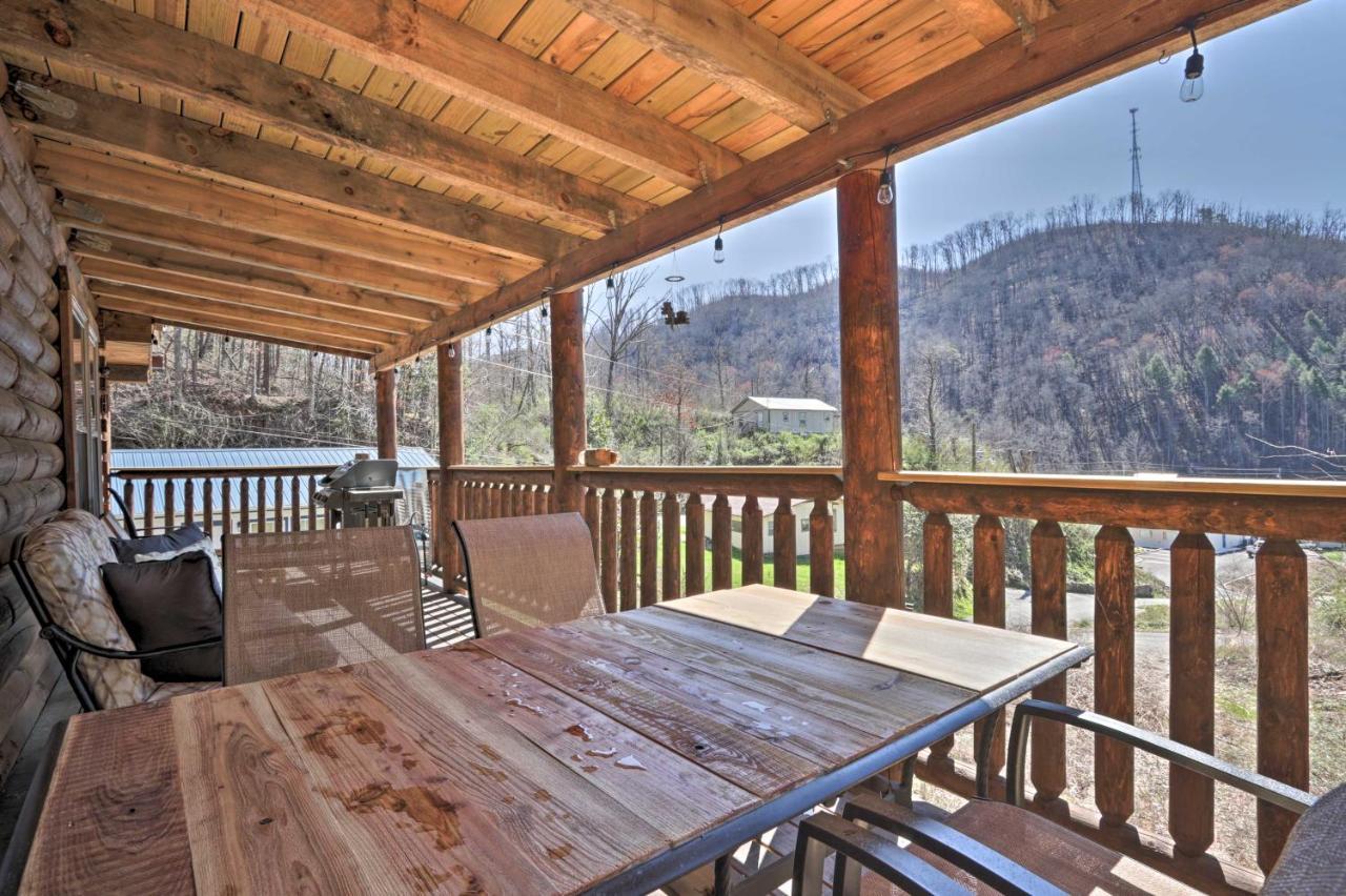 Gatlinburg Cabin With Loft And Game Room 1 Mi To Town Bagian luar foto