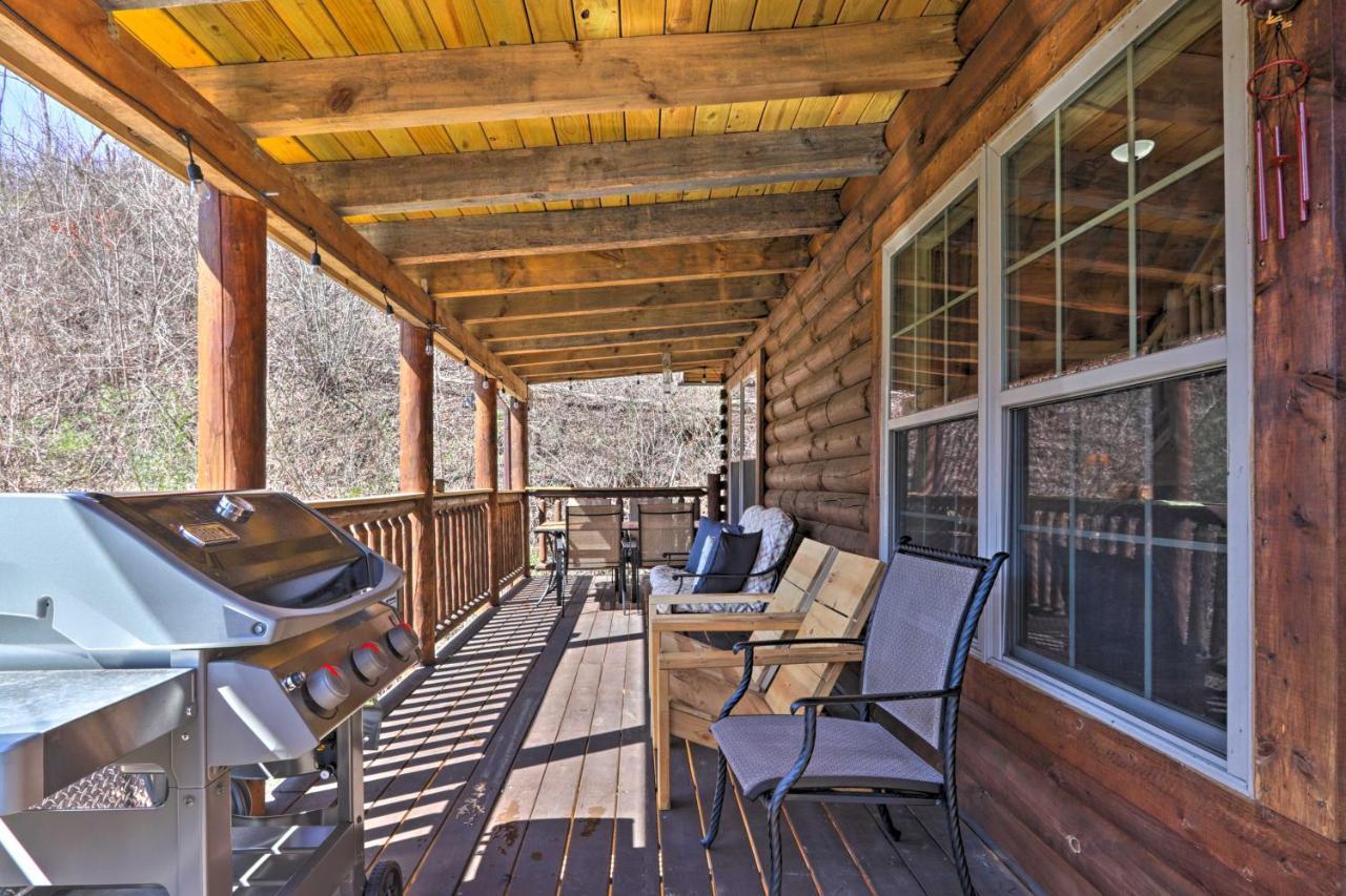 Gatlinburg Cabin With Loft And Game Room 1 Mi To Town Bagian luar foto