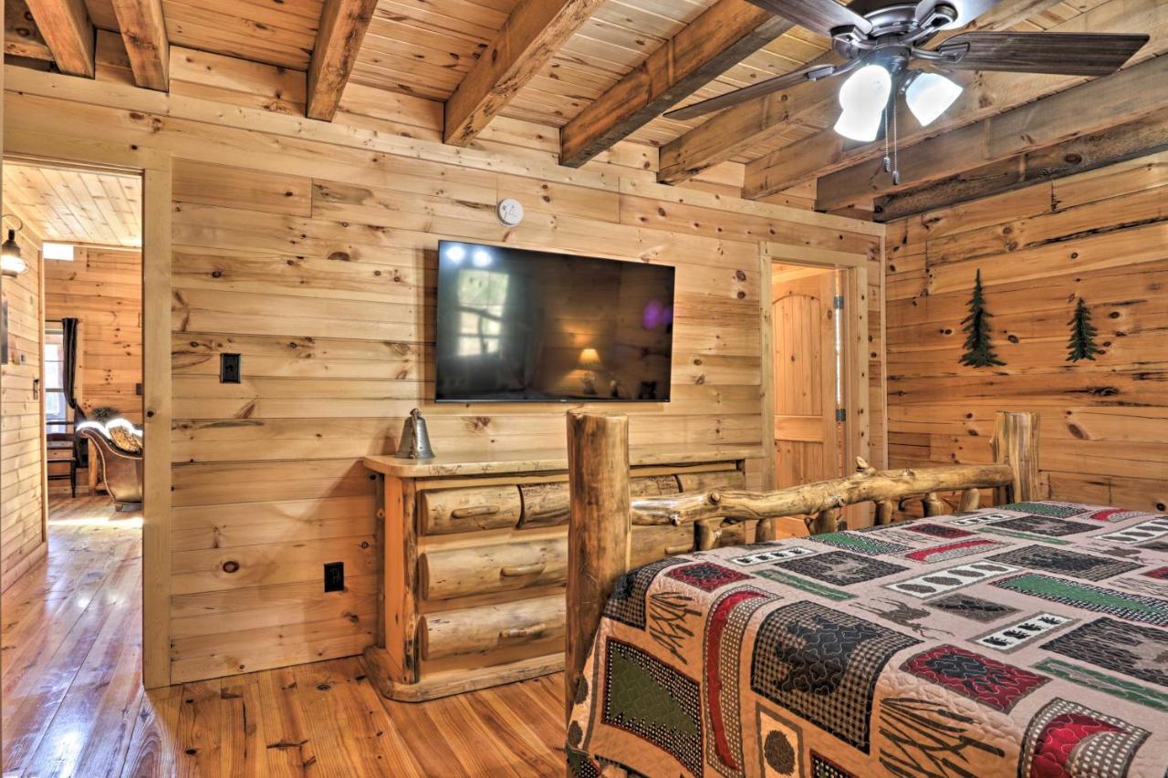 Gatlinburg Cabin With Loft And Game Room 1 Mi To Town Bagian luar foto